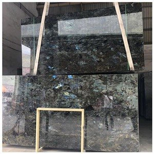 Labradoritblå granitplattor